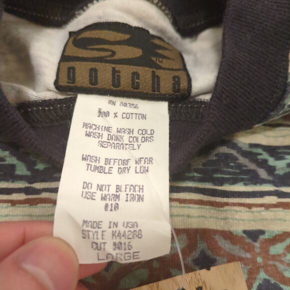 VTG Gotcha Boy's Size Large Shirt Surf Skate Aztec Stripe Pattern Made in USA - Picture 2 of 6